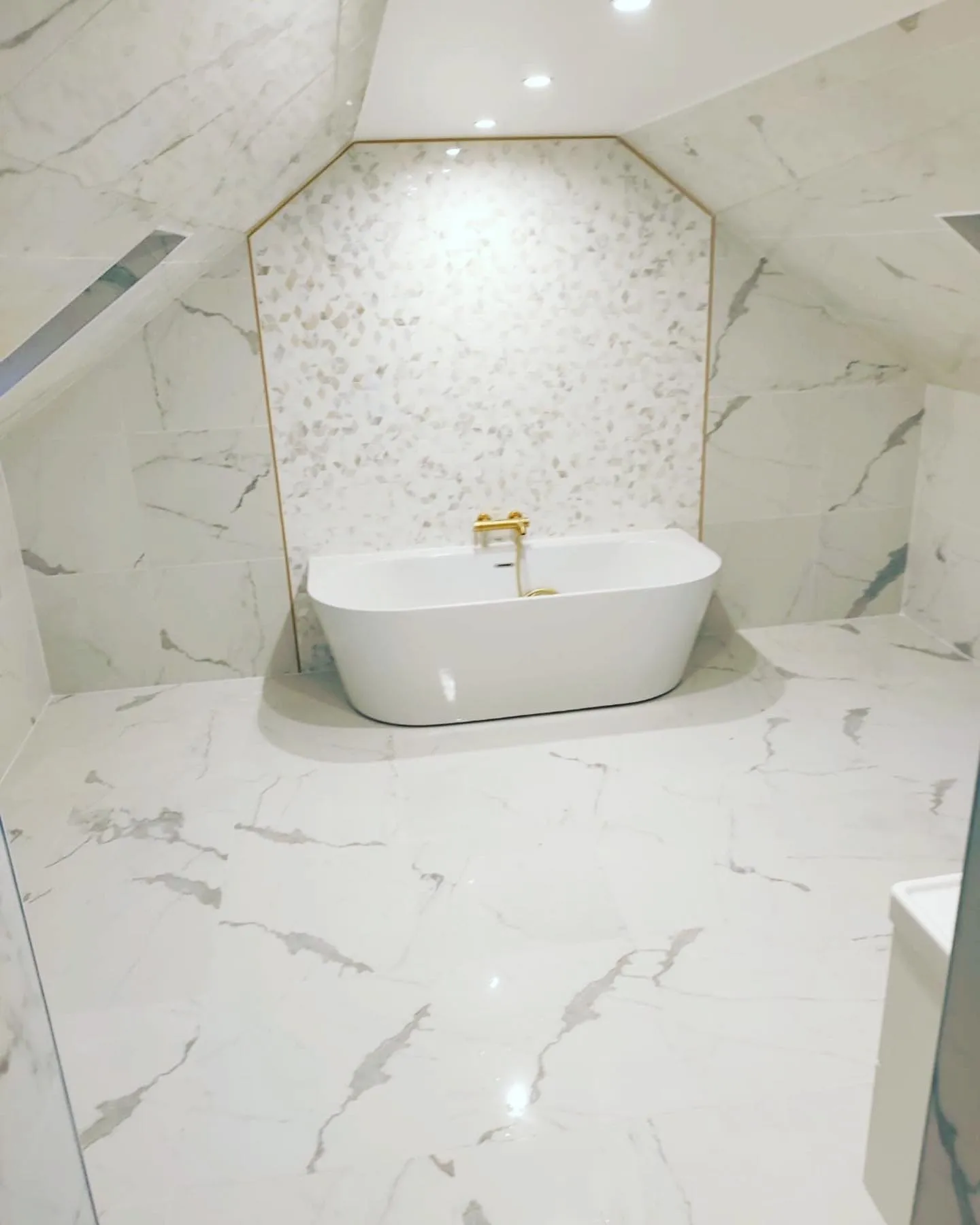 Salle de bain design blanc