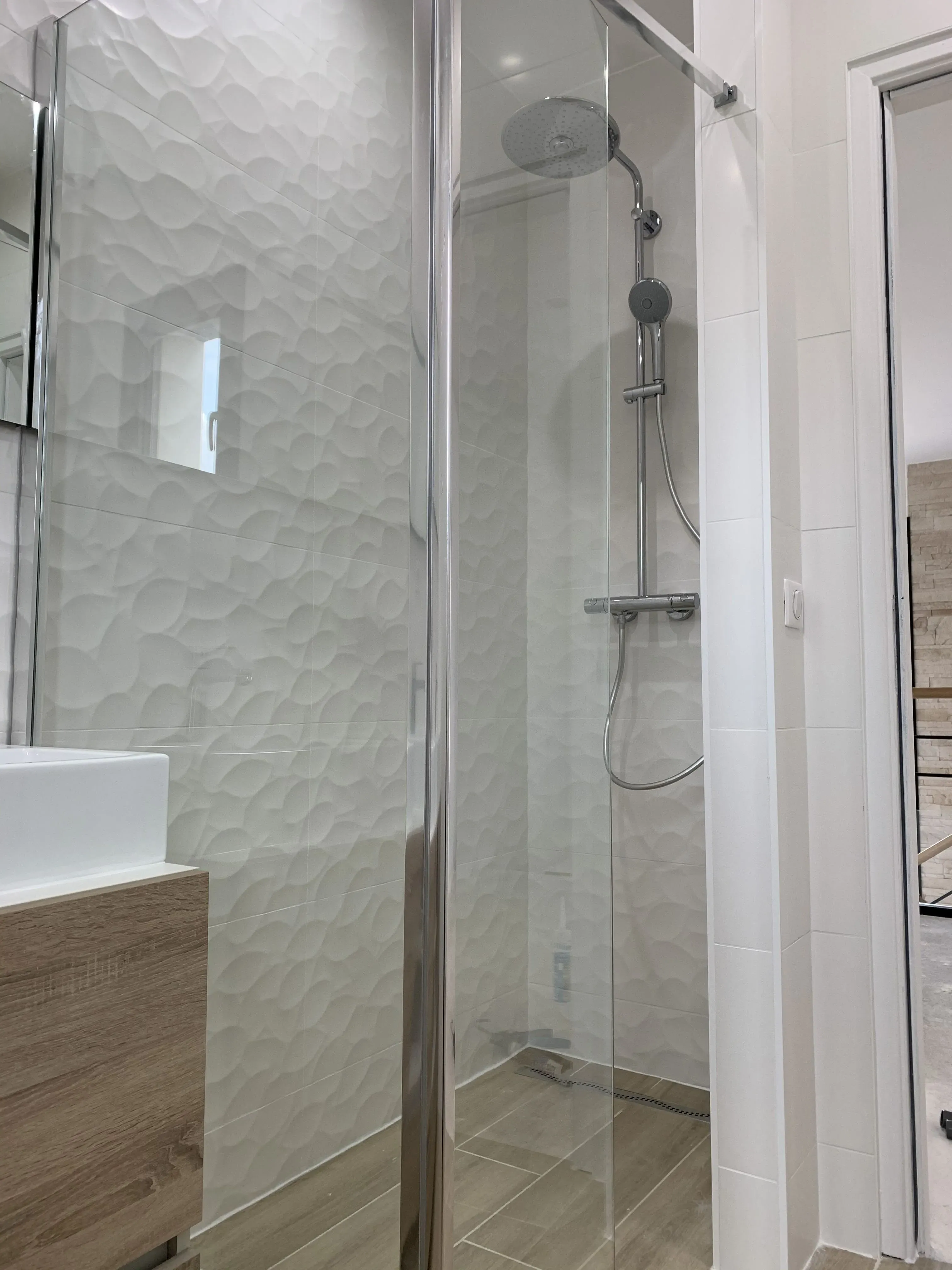 Salle de bain avec mirroir led